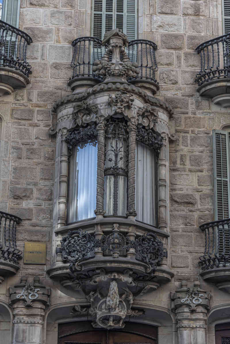 09 - Barcelona - Gaudí - Casa Calvet.jpg